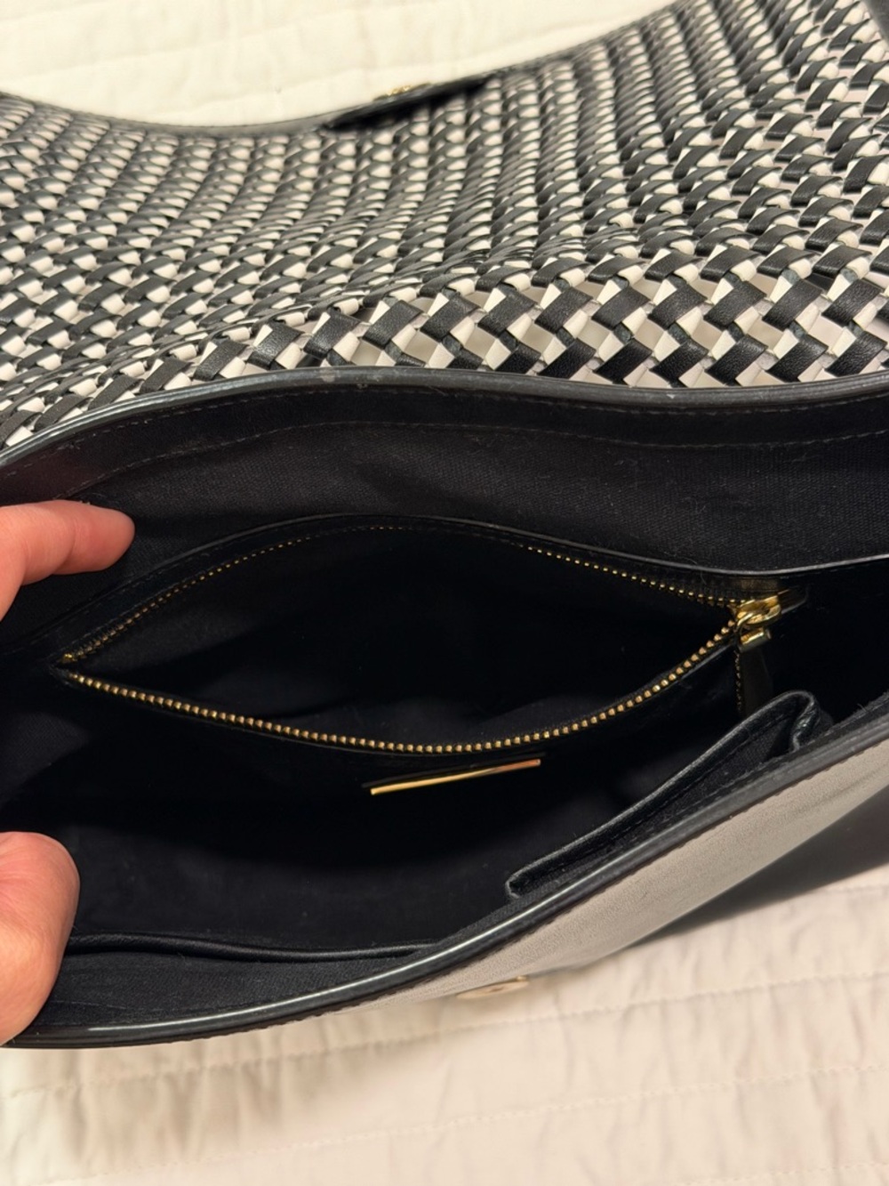 EUC RARE Tory Burch crossbody with gorgeous unique metal strap. - Picture 8 of 9